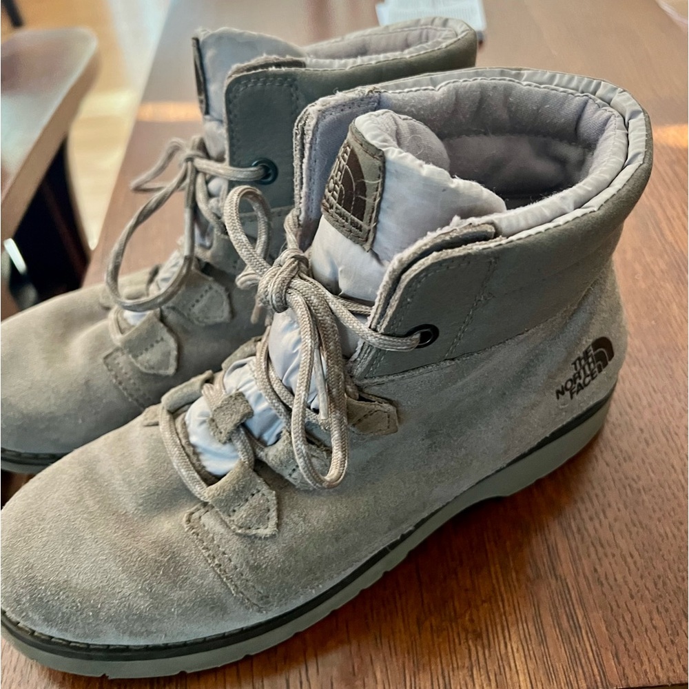 North face boots. Size 7.5  Super cute. Great condition.